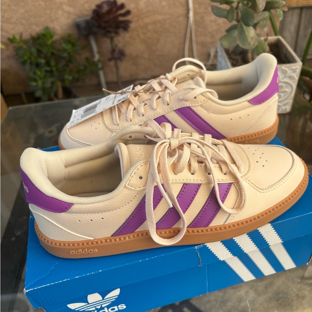 Adidas Breaknet Sleek
Sneaker (Women) Cream and Purple Shoes